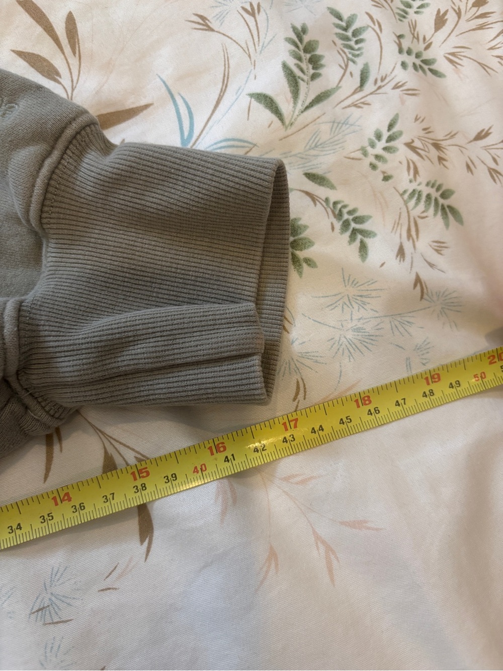 TNA Aritzia CozyAF Fleece Cropped Olive Green Women's Sweatshirt - Picture 9 of 11